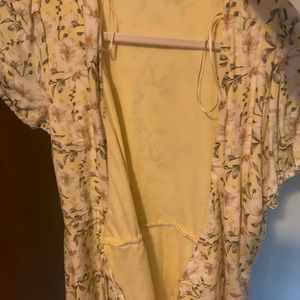 Francesca’s Mi Ami Yellow Floral Midi Wrap Dress - M - WORN ONCE - EUC